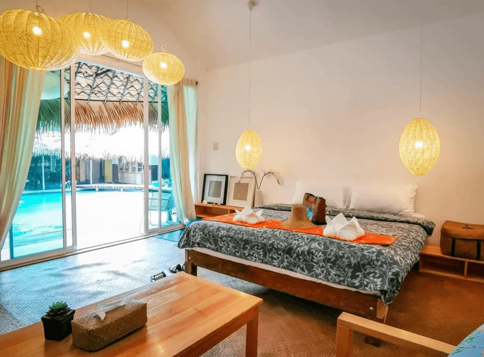 Chambre longue avec vue étang — Zone B (Chambres 6 et 7)